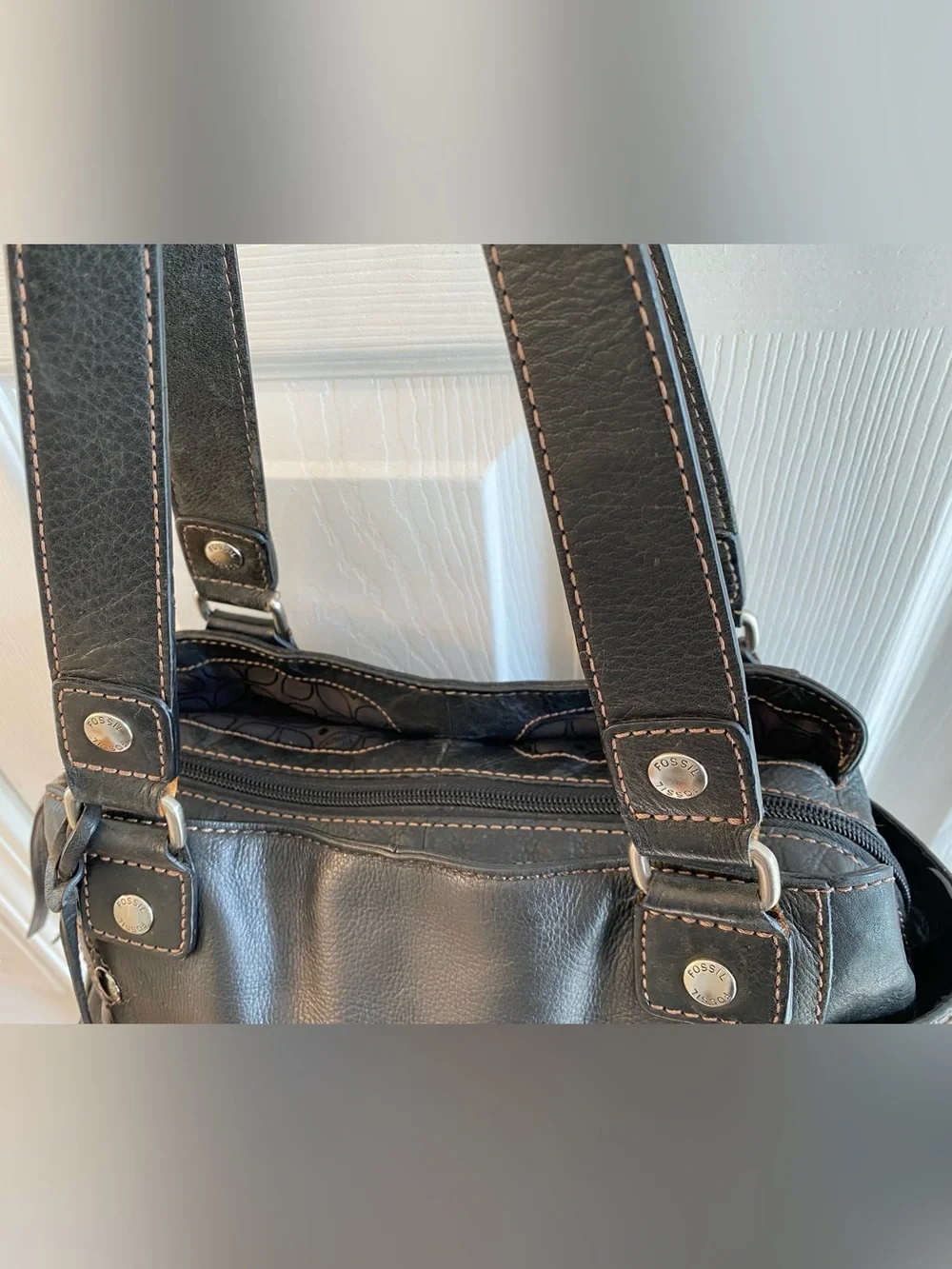 Vintage Fossil Satchel great condition clean interior medium size real leather